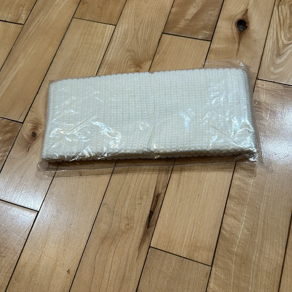 BNWT Coach Earwarmer Headband. - Picture 5 of 8